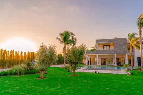 Property building, Natural landscape, Garden view
