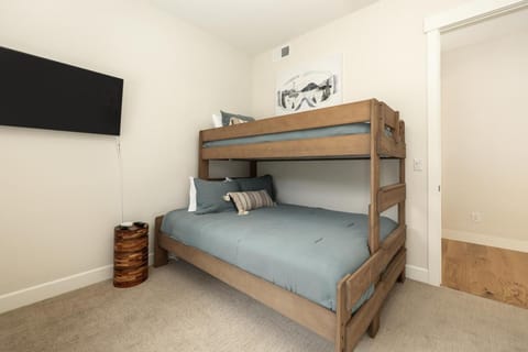 Bedroom, bunk bed