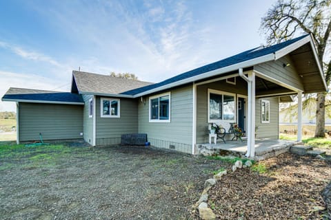 2 Mi to Clear Lake Pet-Friendly Lakeport Retreat! House in Russian River