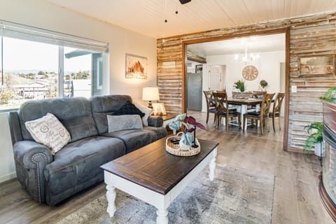 2 Mi to Clear Lake Pet-Friendly Lakeport Retreat! House in Russian River