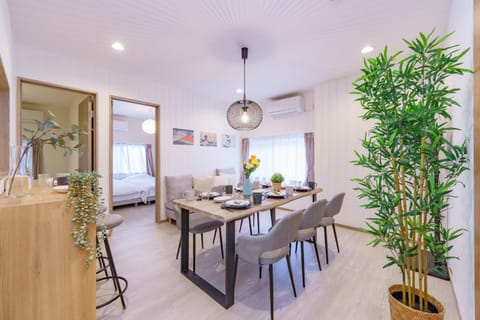 TV and multimedia, Living room, Dining area, internet, internet, air conditioner, air conditioner