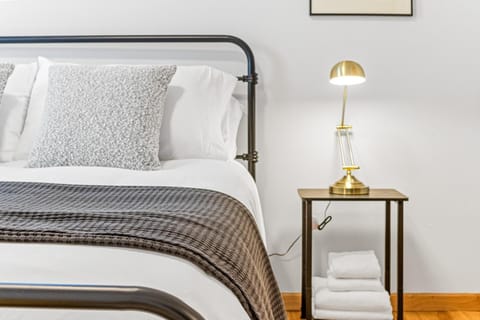 St Paul 6BR | 2 Kitchens + Game Room House in Saint Paul