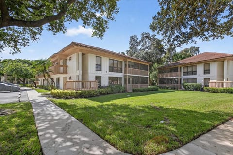 Caddyshack Golf themed Condo! 15 mins to beach&PBI Apartment in Palm Beach Gardens