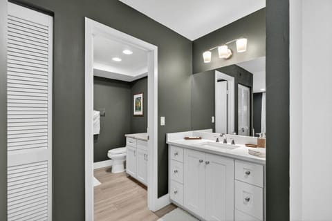 Caddyshack Golf themed Condo! 15 mins to beach&PBI Apartment in Palm Beach Gardens