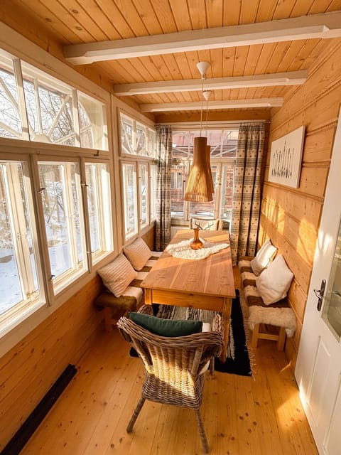 Seating area, Dining area