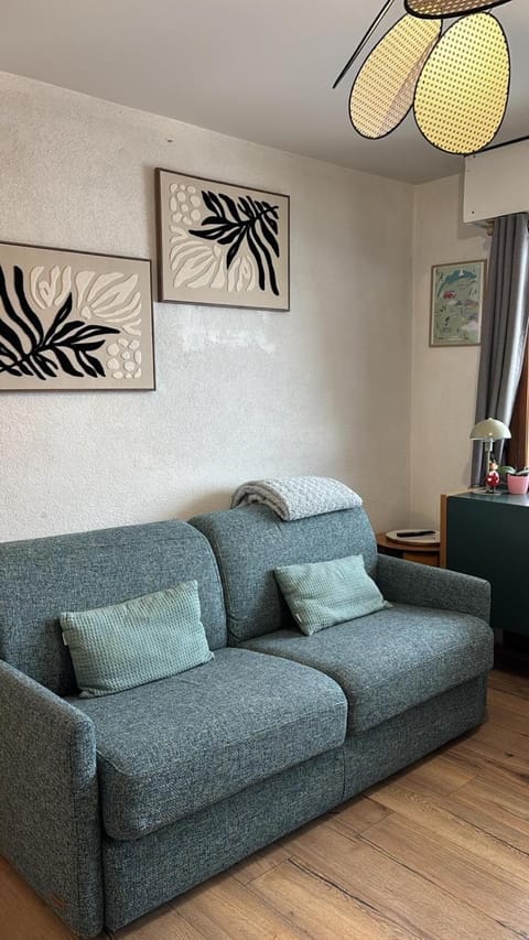 Bed, Living room