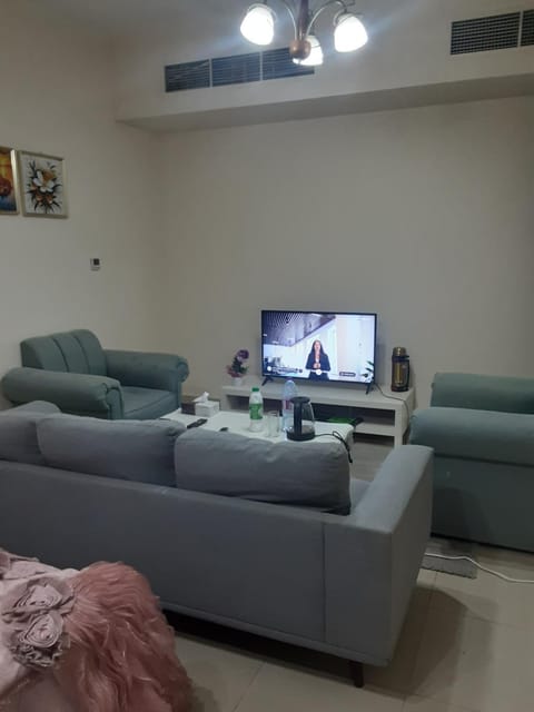 SUNNY BEDROOM With 2 Private Toilets Apartment in Al Sharjah