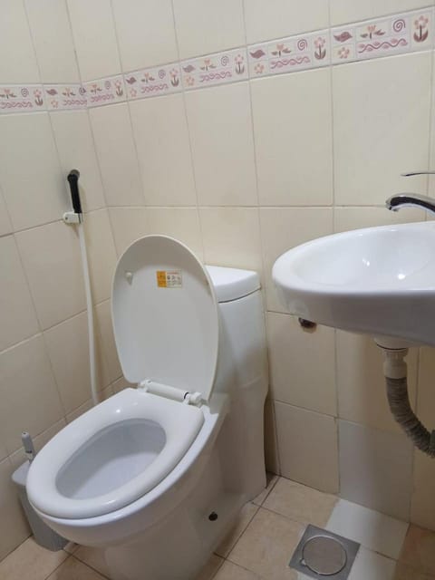 SUNNY BEDROOM With 2 Private Toilets Apartment in Al Sharjah
