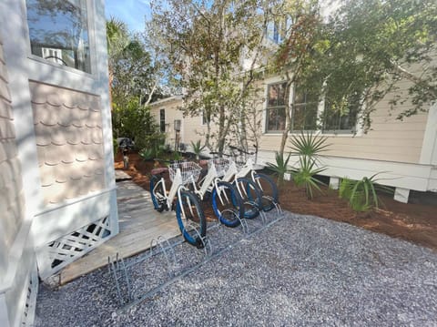 Breakers and Carriage House l Seaside l 4 Bikes Included l Heated Community Pool House in Seaside