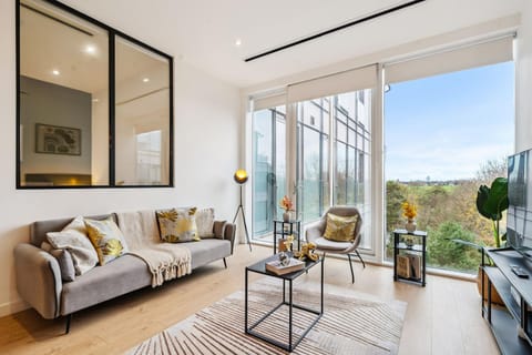 Day, Natural landscape, TV and multimedia, View (from property/room), Living room