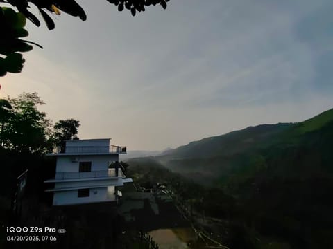Natural landscape, Mountain view, Quiet street view