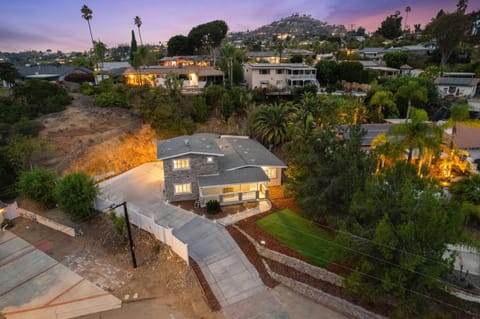 Entire Private Home with 4 Bedrooms 2 Bathrooms, 6 Beds, Hot Tub, King Bed, 6 Parking, Big Yard, Available Now House in Casa De Oro-Mount