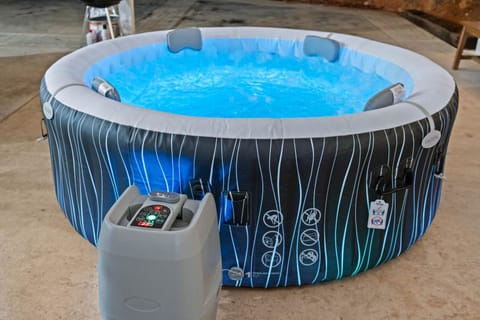 Entire Private Home with 4 Bedrooms 2 Bathrooms, 6 Beds, Hot Tub, King Bed, 6 Parking, Big Yard, Available Now House in Casa De Oro-Mount