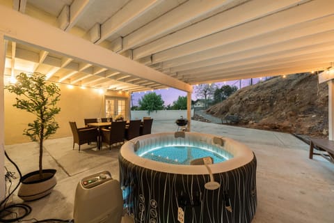 Entire Private Home with 4 Bedrooms 2 Bathrooms, 6 Beds, Hot Tub, King Bed, 6 Parking, Big Yard, Available Now House in Casa De Oro-Mount