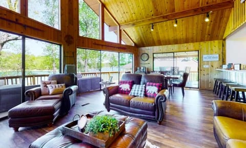 Norris Lake Cabin | Dock + Kayaks + Games Cabin in Norris Lake