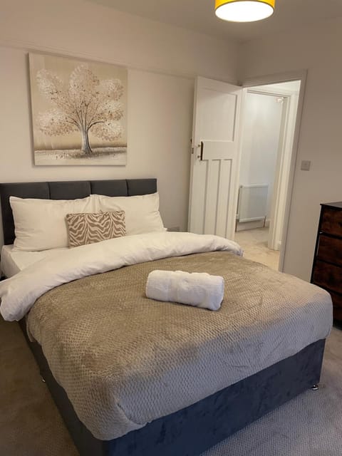 Bed, Bedroom, towels, wardrobe