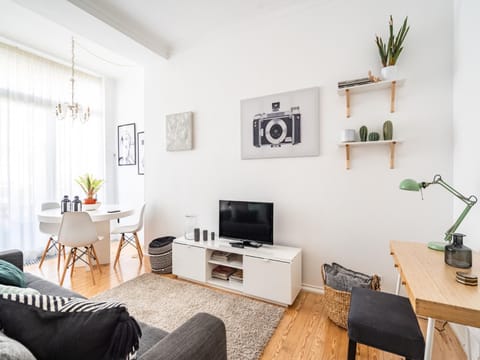 Communal lounge/ TV room, Living room, Seating area
