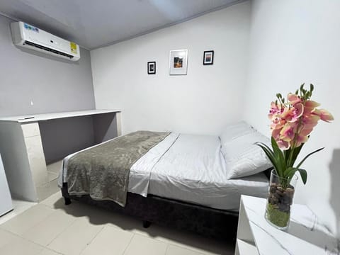 Bed, Photo of the whole room, Bedroom, air conditioner