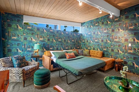 Bed, Living room, Seating area, furniture