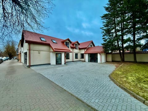 Property building, Day, Street view