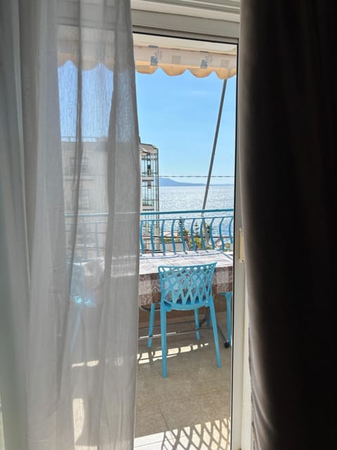 Patio, Day, Natural landscape, View (from property/room), Balcony/Terrace, Dining area, Sea view