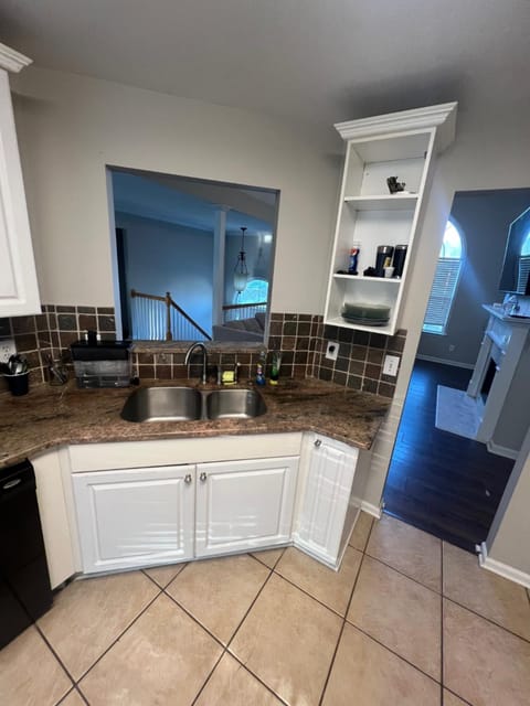 Cozy Queen Room in Peaceful Marietta Home Vacation rental in Marietta