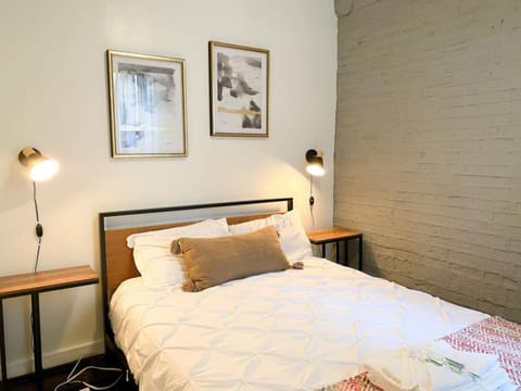 McCormick 3BR HUGE unit, Optional Parking with Ping-pong Apartment in South Loop