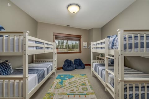Bed, Photo of the whole room, Bedroom, bunk bed