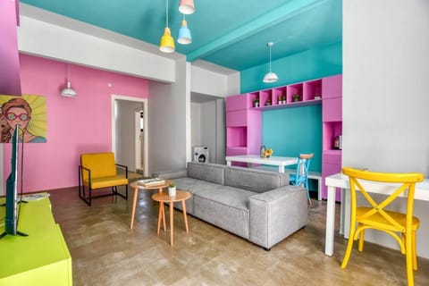 TV and multimedia, Living room, Seating area, air conditioner
