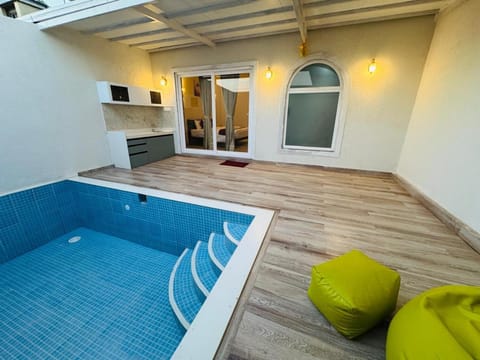 Kitchen or kitchenette, Seating area, Pool view, Swimming pool
