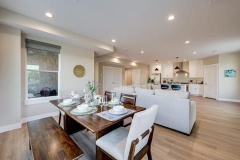 Ski Resorts and SLC Fun! Brand New Millcreek Home House in Holladay