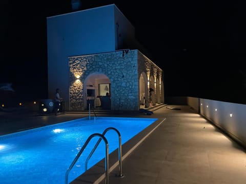 Property building, Swimming pool