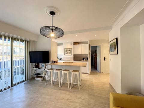 Kitchen or kitchenette, Living room