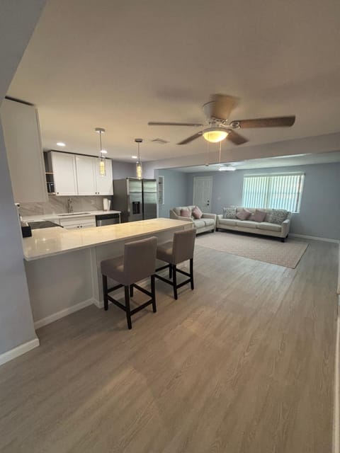 Charming 3BR Family Retreat Near Tarpon Springs House in Florida