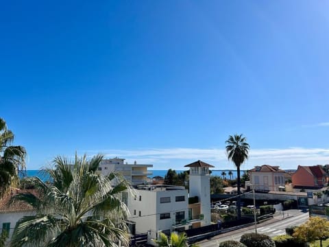 Studio classé 3 étoiles vue mer - terrasse et plage Apartment in Antibes