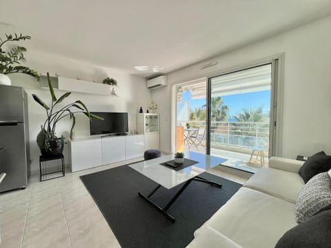 Studio classé 3 étoiles vue mer - terrasse et plage Apartment in Antibes