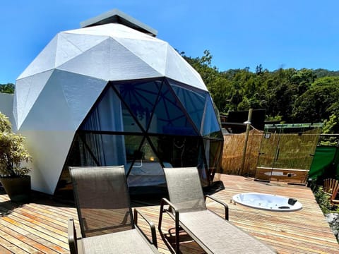 Patio, Facade/entrance, Day, BBQ facilities, Garden, Garden view, sunbed