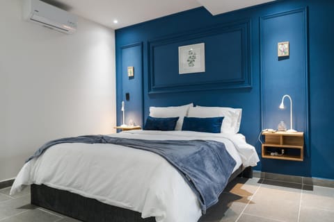 Bed, Photo of the whole room, Bedroom, air conditioner