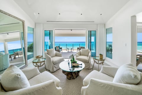 Dream On l Beachfront l Golf cart and 4 Bikes Included l Gulf Front Private Pool House in Seacrest