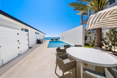 Dream On l Beachfront l Golf cart and 4 Bikes Included l Gulf Front Private Pool House in Seacrest
