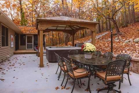 Green Mountain Song-Massanutten Mountain House in Massanutten