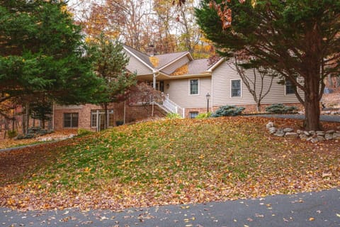 Green Mountain Song-Massanutten Mountain House in Massanutten