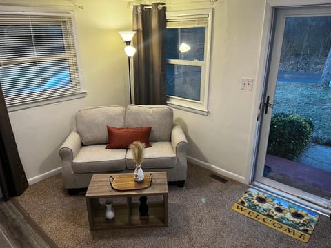 1 Bedroom Apt in Hickory, NC Apartment in Hickory