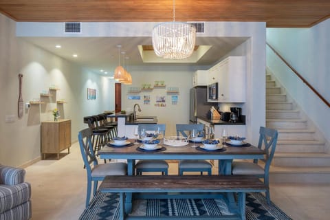 Castaways Villa- Steps from the Beach Kayaks & SUPS House in Cruz Bay