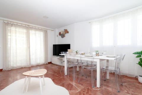 TV and multimedia, Living room, Dining area