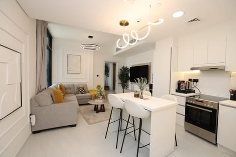 TV and multimedia, Kitchen or kitchenette, Living room, Dining area, air conditioner