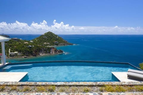 Maria Bluff Estate- Modern Renovations Sprawling Layout & Stunning Views Villa in Cruz Bay