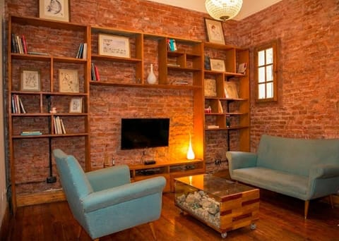 Communal lounge/ TV room, Library, TV and multimedia, Living room, Seating area
