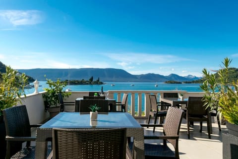 Facade/entrance, Balcony/Terrace