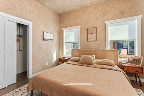 Casa Linda - Luxury Mini Mansion with Hot Tub, Theater, & Bar House in Atlanta